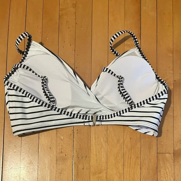Vince Camuto Swim Striped Women's Bikini Top - Picture 2 of 5